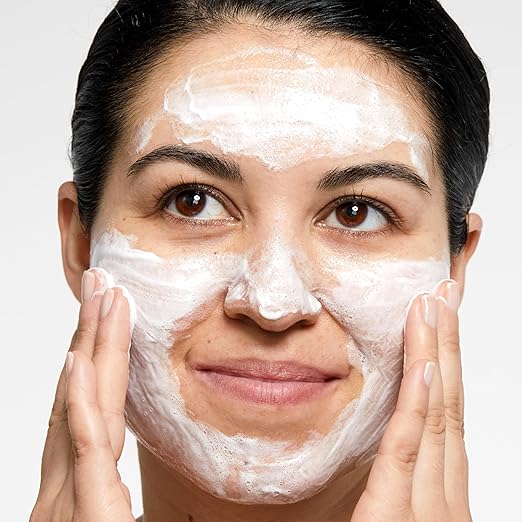 Clinique - All About Clean غسول رغوي منظف قابل للغسل ©